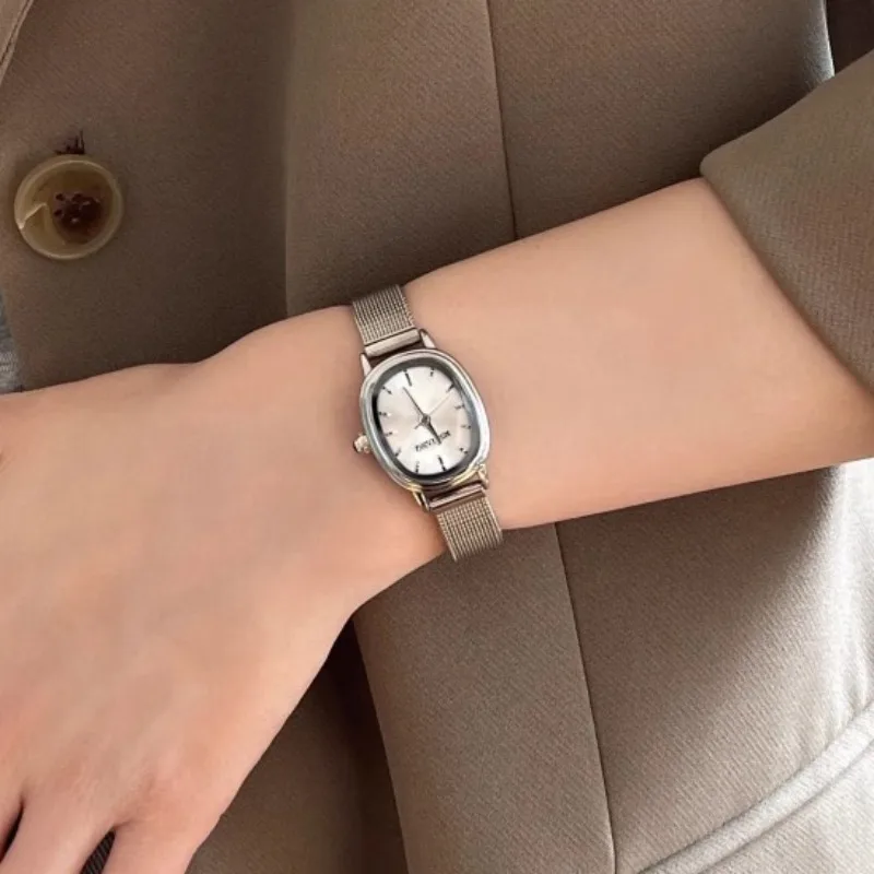 Зеленые часы с маленьким оваль – обзор и цена Lux Watch