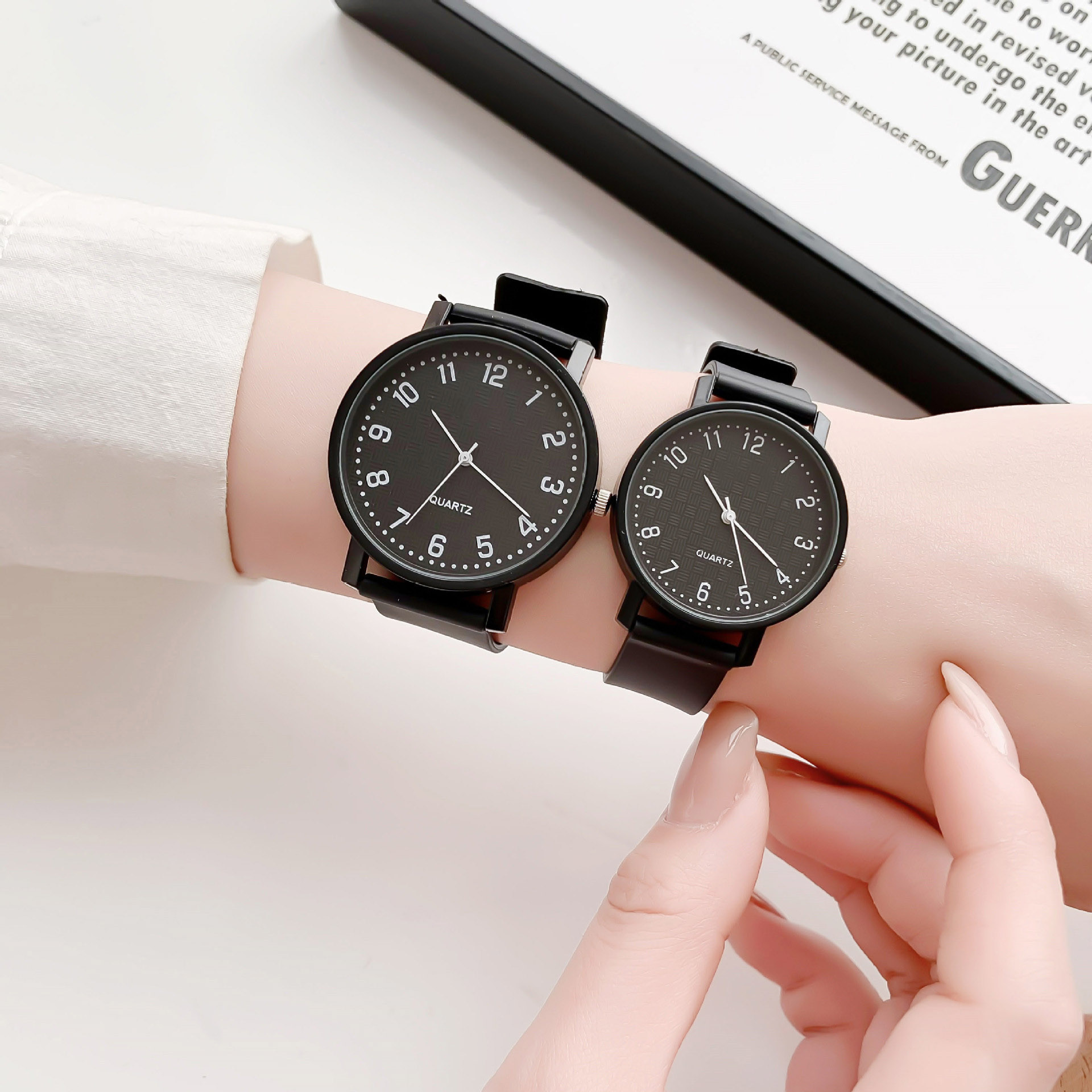 Простые черные часы, кварцевые – обзор и цена Lux Watch